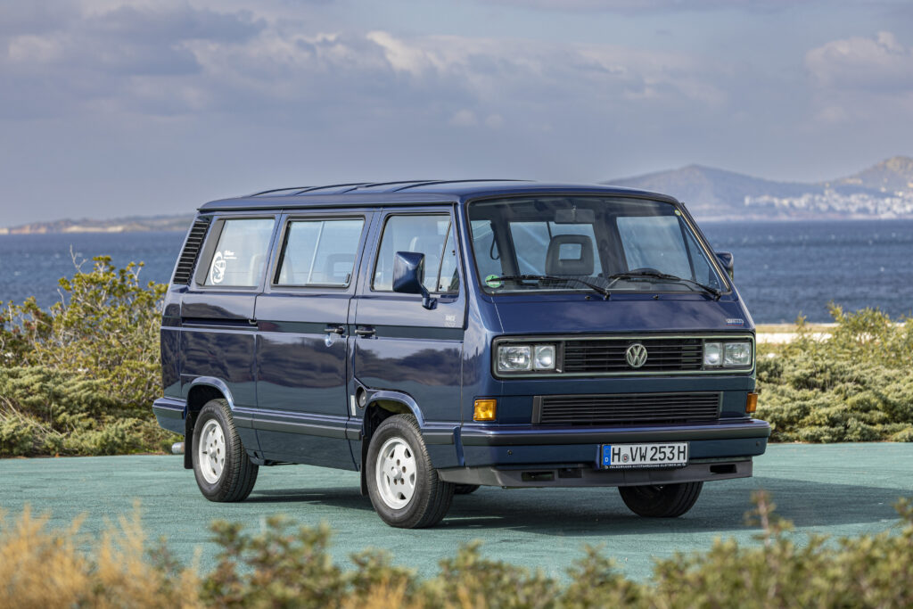 Volkswagen celebra 75 años de historia con su icónica furgoneta VW